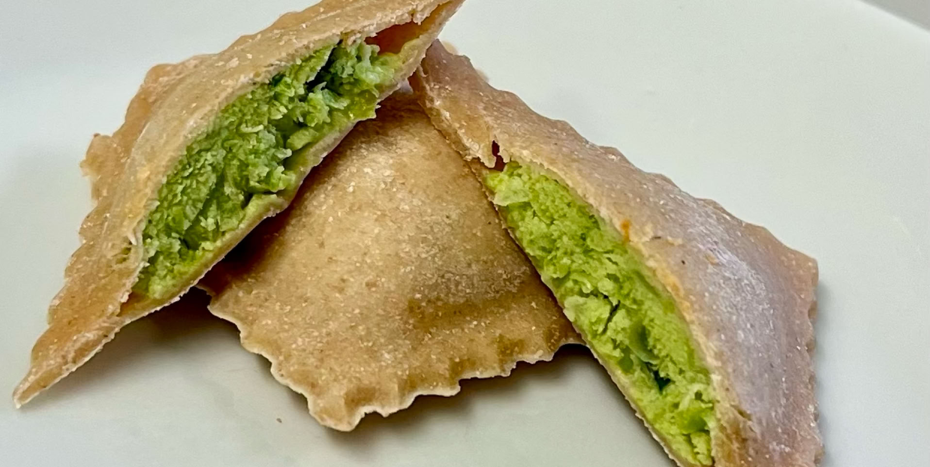 Garnelennudeln Auf Grauem Teller Serviert